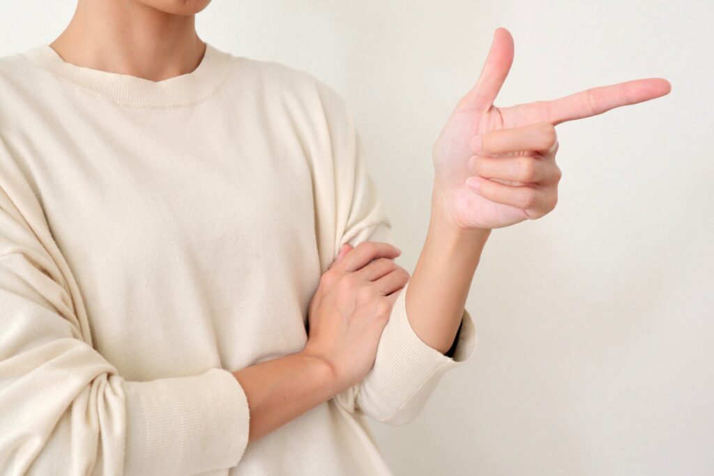 人に指を差すことはいけないこと?知らないと損をします。 | KOTORIブログ